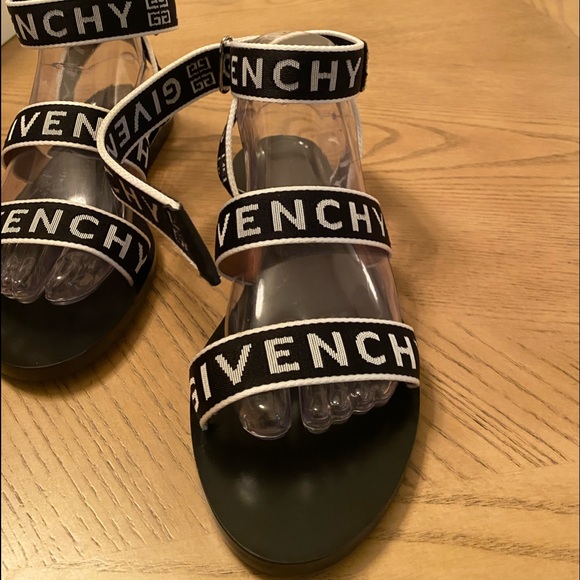 ❤️ Authentic Givenchy Sandals - Picture 3 of 9